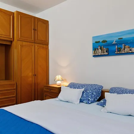 Spacious 2-bedroom Near Center - Nata سبليت