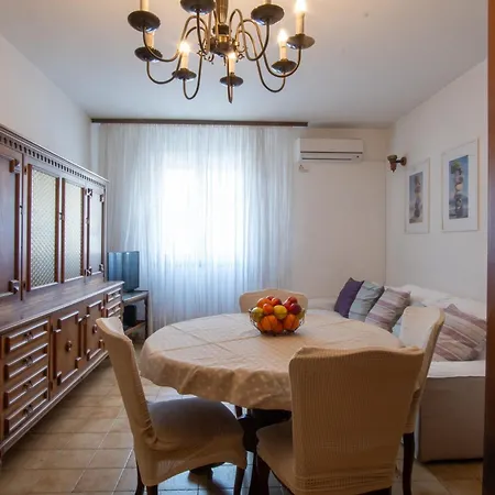 Spacious 2-bedroom Near Center - Nata