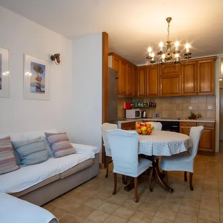 Appartement Spacious 2-bedroom Near Center - Nata *