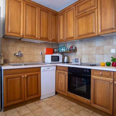 شقة Spacious 2-bedroom Near Center - Nata سبليت