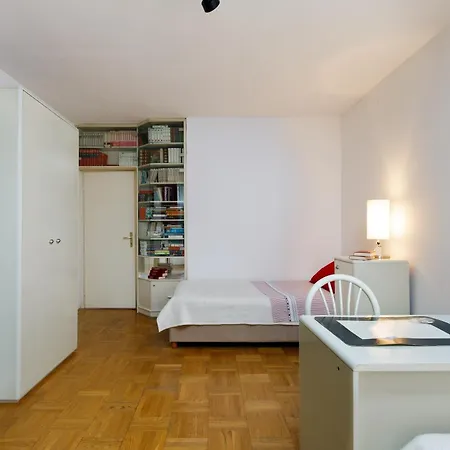 Spacious 2-bedroom Near Center - Nata * سبليت