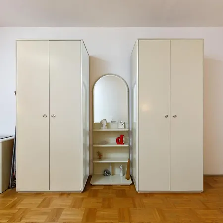 Appartement Spacious 2-bedroom Near Center - Nata