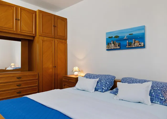 Spacious 2-bedroom Near Center - Nata سبليت