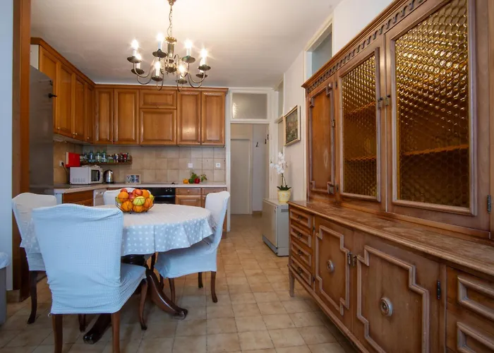 Spacious 2-bedroom Near Center - Nata سبليت