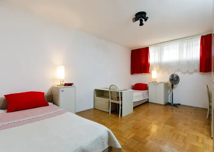 Spacious 2-bedroom Near Center - Nata شقة *