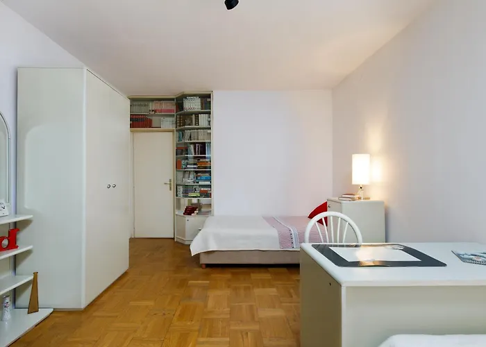 Spacious 2-bedroom Near Center - Nata * سبليت