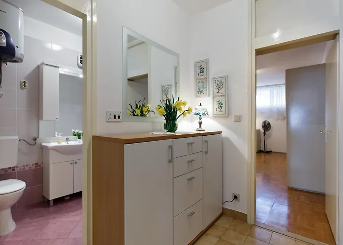 Spacious 2-bedroom Near Center - Nata شقة